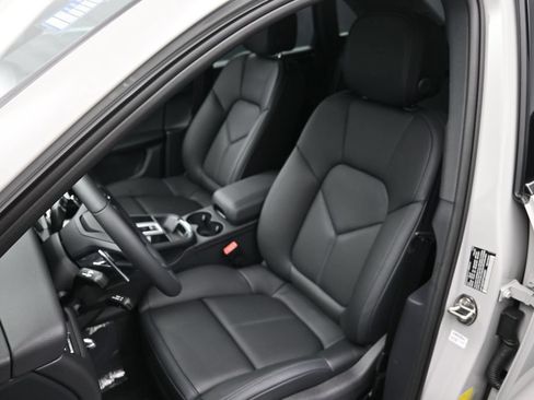 New 2026 Porsche Macan S AWD/4WD image 6