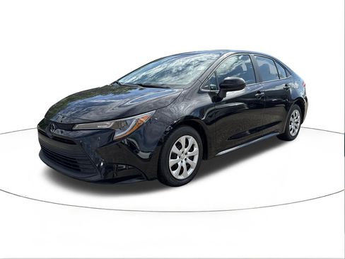 Used 2024 Toyota Corolla LE FWD image 8