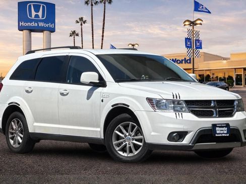 Used 2015 Dodge Journey SXT w/ Flexible Seating Group FWD image 2