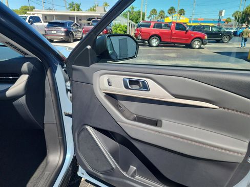New 2025 Ford Explorer Active w/ Active Comfort Package image 26