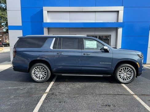 New 2025 Chevrolet Suburban Premier image 4