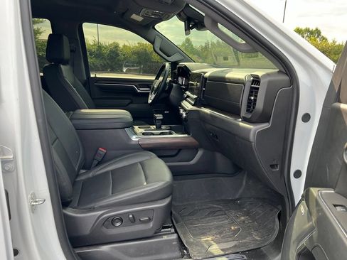 Used 2024 GMC Sierra 1500 SLT w/ SLT Premium Plus Package AWD/4WD image 10