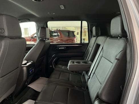 Used 2025 Chevrolet Suburban LT w/ Comfort Package image 21