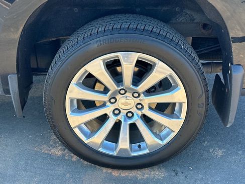 Used 2022 Chevrolet Silverado 1500 High Country w/ Technology Package image 19