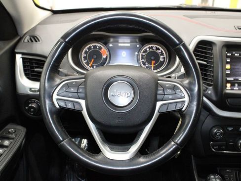 Used 2016 Jeep Cherokee Trailhawk image 20