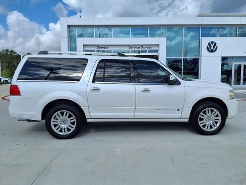 Used 2012 Lincoln Navigator L 4WD image 4