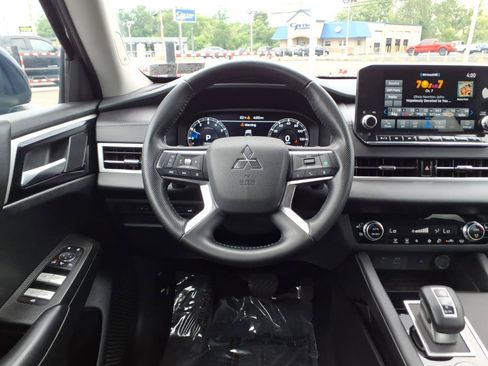 Used 2024 Mitsubishi Outlander SE AWD/4WD image 14