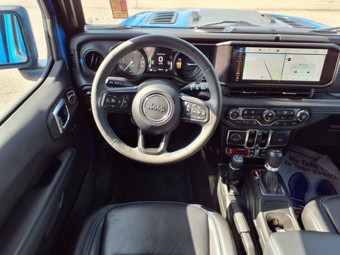 Used 2024 Jeep Wrangler Unlimited Rubicon 4xe w/ Capability Package AWD/4WD image 3