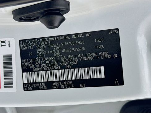 Certified 2025 Toyota Highlander Limited image 37