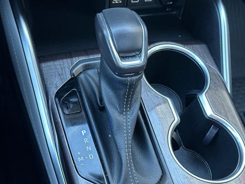 Used 2023 Toyota Highlander Limited image 24