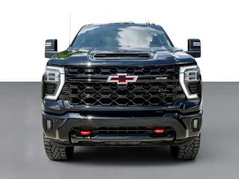 Used 2025 Chevrolet Silverado 2500 ZR2 w/ Technology Package AWD/4WD image 3