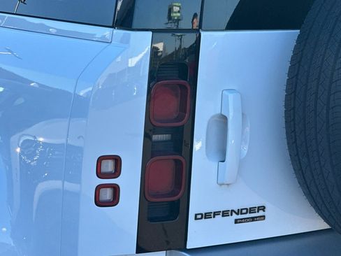 Used 2020 Land Rover Defender 110 HSE image 25