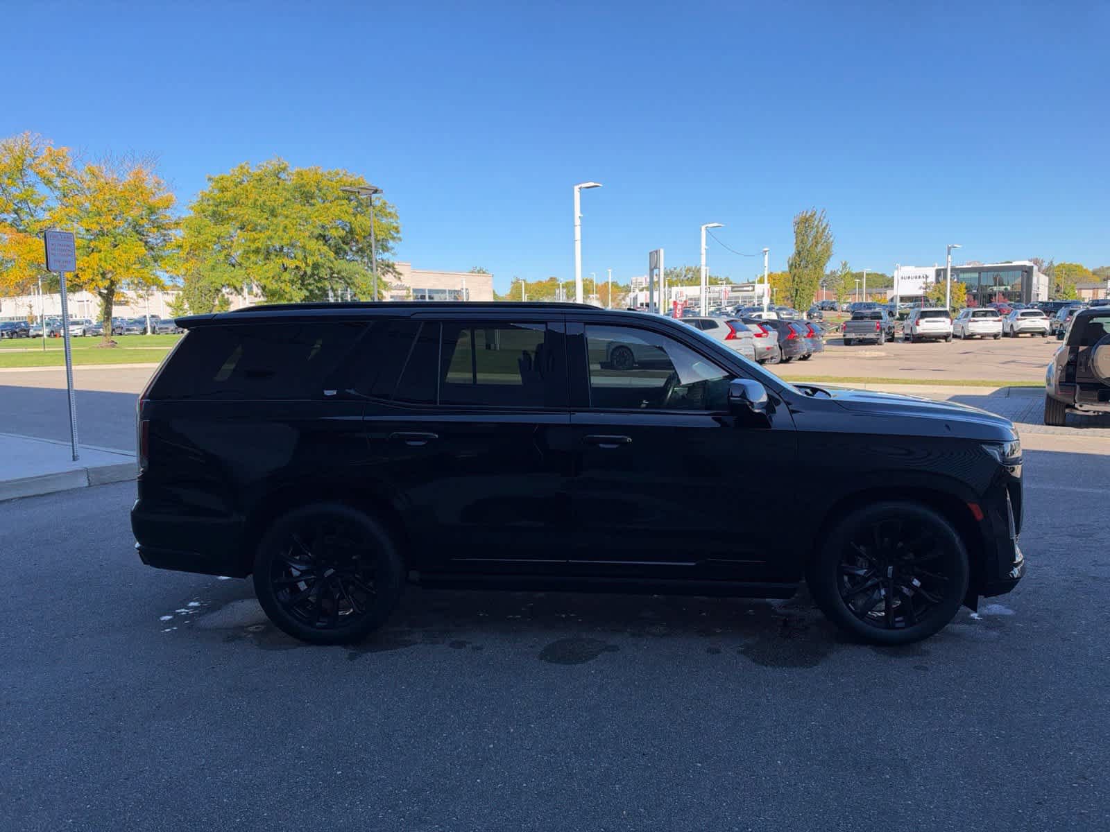 Used 2024 Cadillac Escalade Sport Platinum w/ LPO, ONYX Package AWD/4WD image 6
