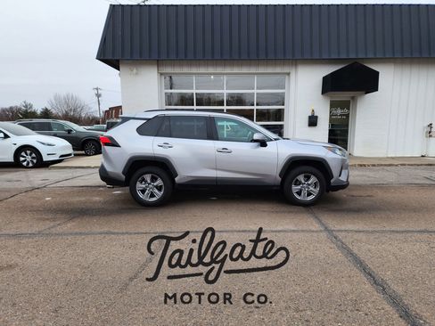 Used 2022 Toyota RAV4 LE image 1