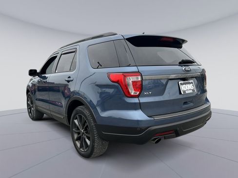 Used 2018 Ford Explorer XLT w/ Equipment Group 202A image 4