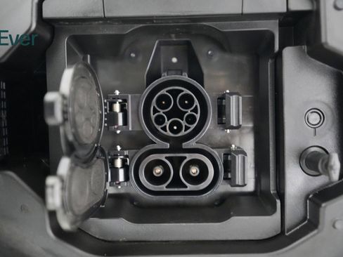 Used 2024 Subaru Solterra Touring w/ Touring Package image 10