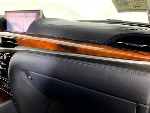 Used 2021 Lexus LX 570 4WD w/ 3rd Row & Luxury Pkg image 17