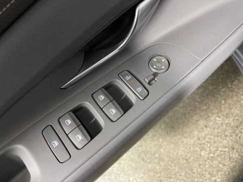 Used 2025 Hyundai Elantra Hybrid FWD image 18