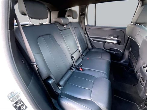 Used 2025 Mercedes-Benz GLB 250 4MATIC image 20
