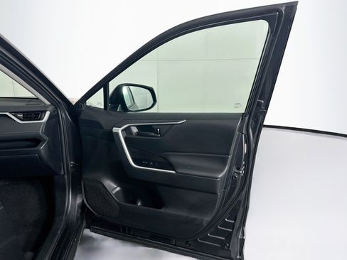 Used 2025 Toyota RAV4 LE FWD image 30