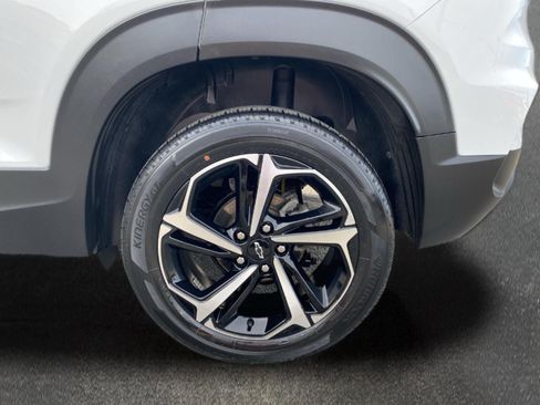 Certified 2023 Chevrolet TrailBlazer RS w/ Technology Package AWD/4WD image 11