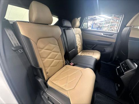 New 2026 Volkswagen Atlas Cross Sport SE FWD image 10