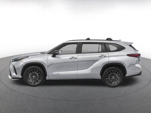 Used 2025 Toyota Highlander XSE AWD/4WD image 3