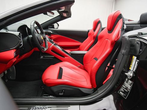 Used 2024 Ferrari Roma Spider image 19