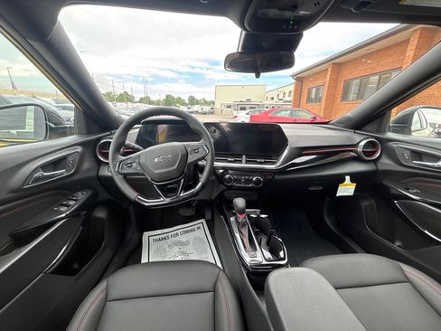 Used 2025 Chevrolet Trax RS w/ Sunroof Package image 13