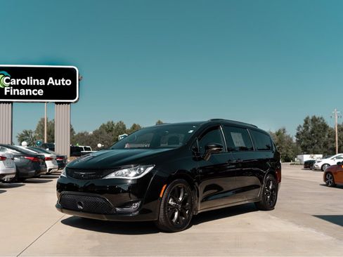 Used 2019 Chrysler Pacifica Limited w/ Advanced Safetytec Group image 1