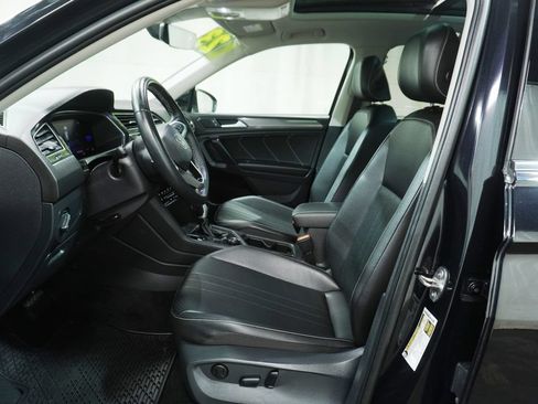 Used 2023 Volkswagen Tiguan SE w/ Panoramic Sunroof Package AWD/4WD image 11