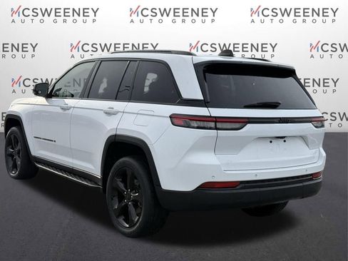 Used 2023 Jeep Grand Cherokee Altitude RWD image 5