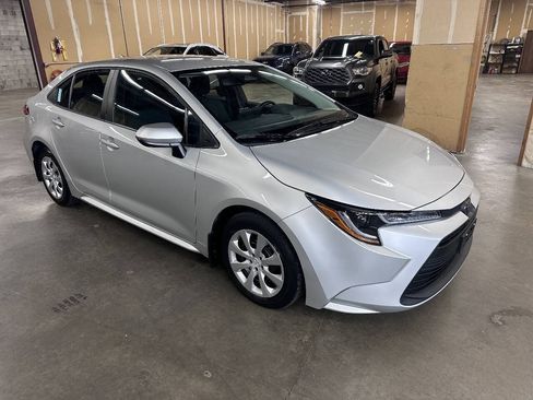 Used 2023 Toyota Corolla LE FWD image 2