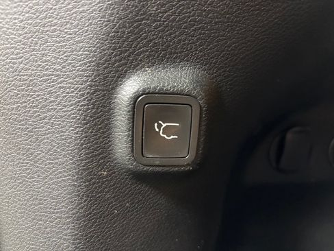 Used 2019 Jeep Cherokee Limited AWD/4WD image 32
