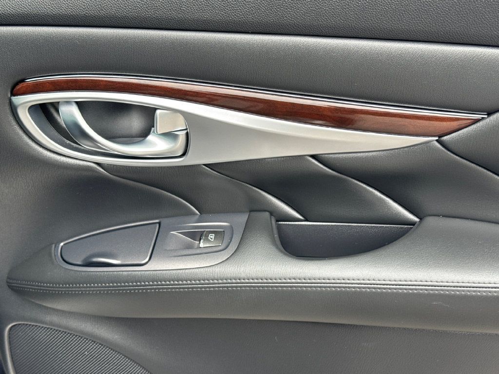 Used 2012 INFINITI M37 w/ Premium Pkg RWD image 16