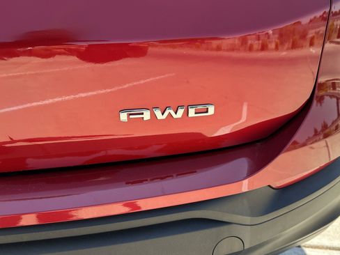 Used 2024 GMC Terrain SLE image 8