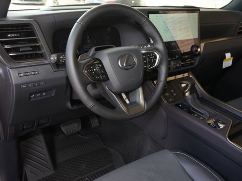 Used 2026 Lexus GX 550 w/ Accessory Package (ZB) AWD/4WD image 8