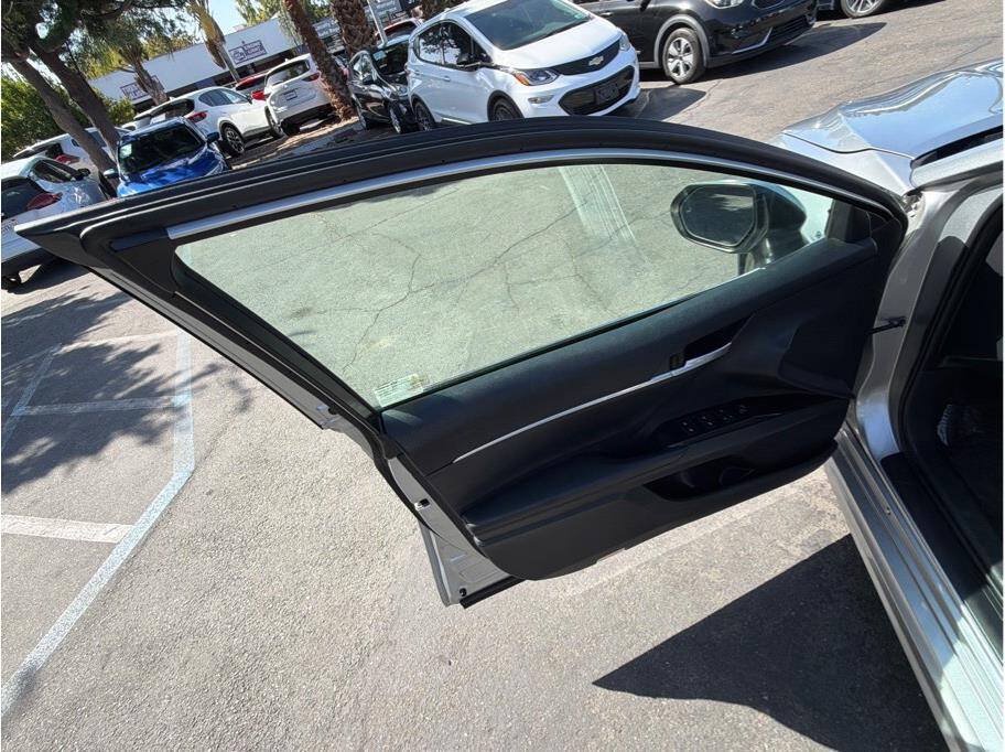 Used 2018 Toyota Camry SE w/ Audio Package FWD image 18