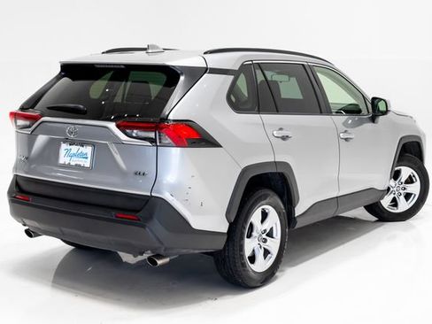 Used 2020 Toyota RAV4 XLE w/ Convenience Package FWD image 34