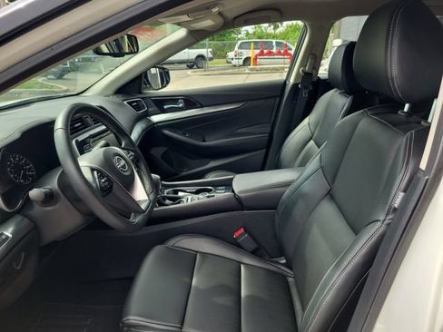Used 2023 Nissan Maxima SV w/ Floor Mat Group FWD image 17