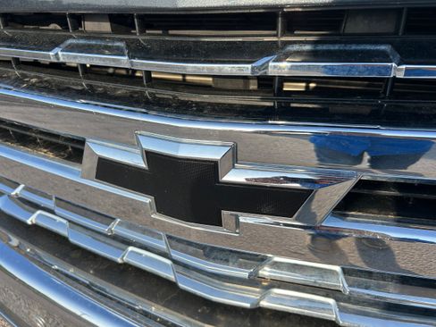 Used 2022 Chevrolet Silverado 1500 LTZ AWD/4WD image 3