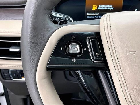 Used 2023 Lincoln Aviator Reserve w/ Equipment Group 201A image 18