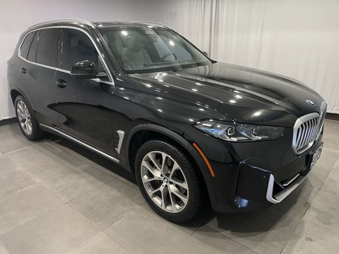 Used 2024 BMW X5 xDrive40i w/ Premium Package AWD/4WD image 3