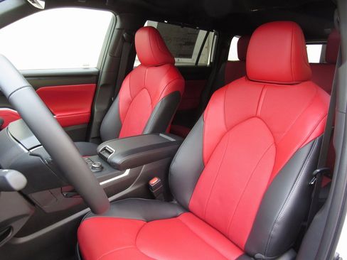 New 2025 Toyota Highlander XSE image 11