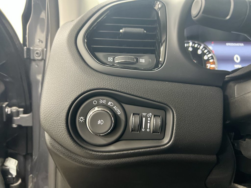 Used 2023 Jeep Renegade Altitude AWD/4WD image 19