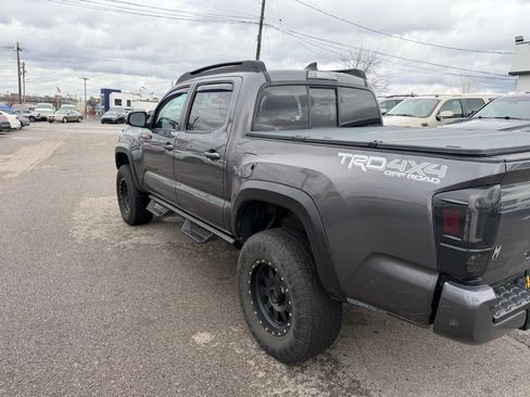 Used 2016 Toyota Tacoma TRD Off-Road w/ Premium & Technology Package AWD/4WD image 44