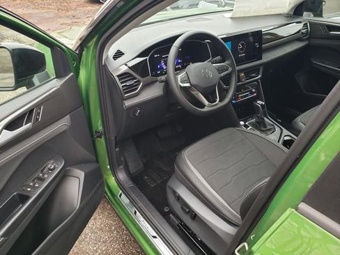 New 2026 Volkswagen Taos SE image 6