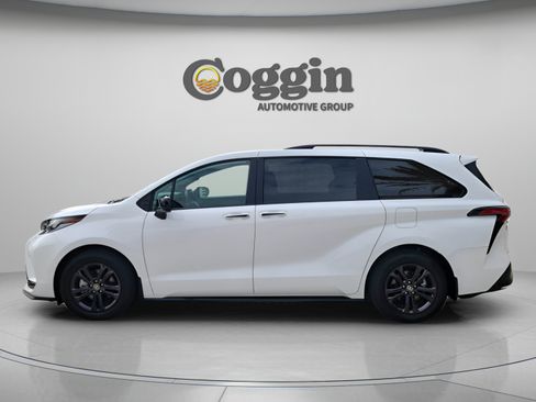Certified 2025 Toyota Sienna XSE w/ XSE Plus Package AWD/4WD image 3