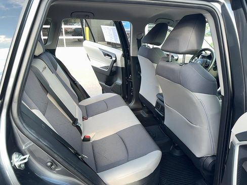 Used 2022 Toyota RAV4 XLE image 19
