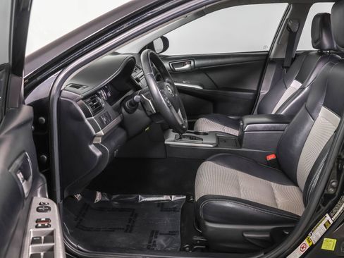 Used 2014 Toyota Camry SE FWD image 7